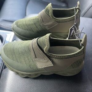 NWT size 9 boys shoes